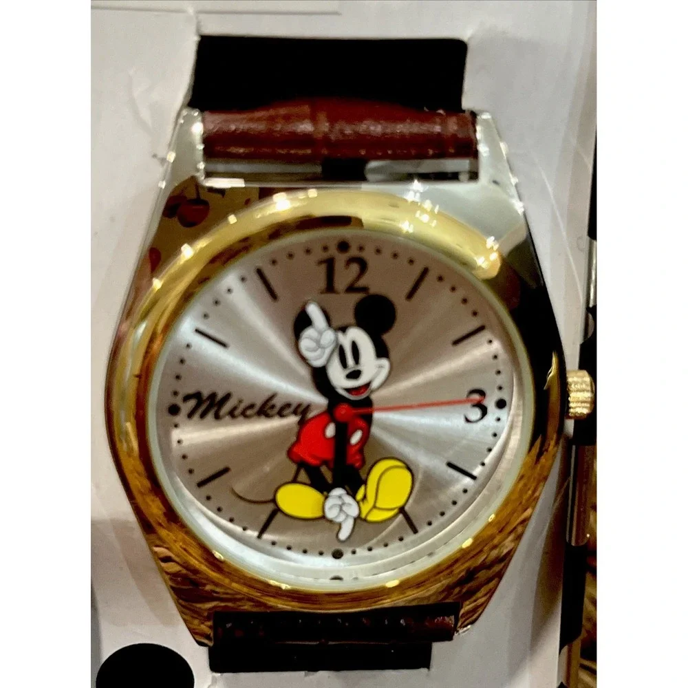 Disney Mickey Mouse Mens Collectible Watch Brown Quartz Analog MCK623 NEW IN BOX
